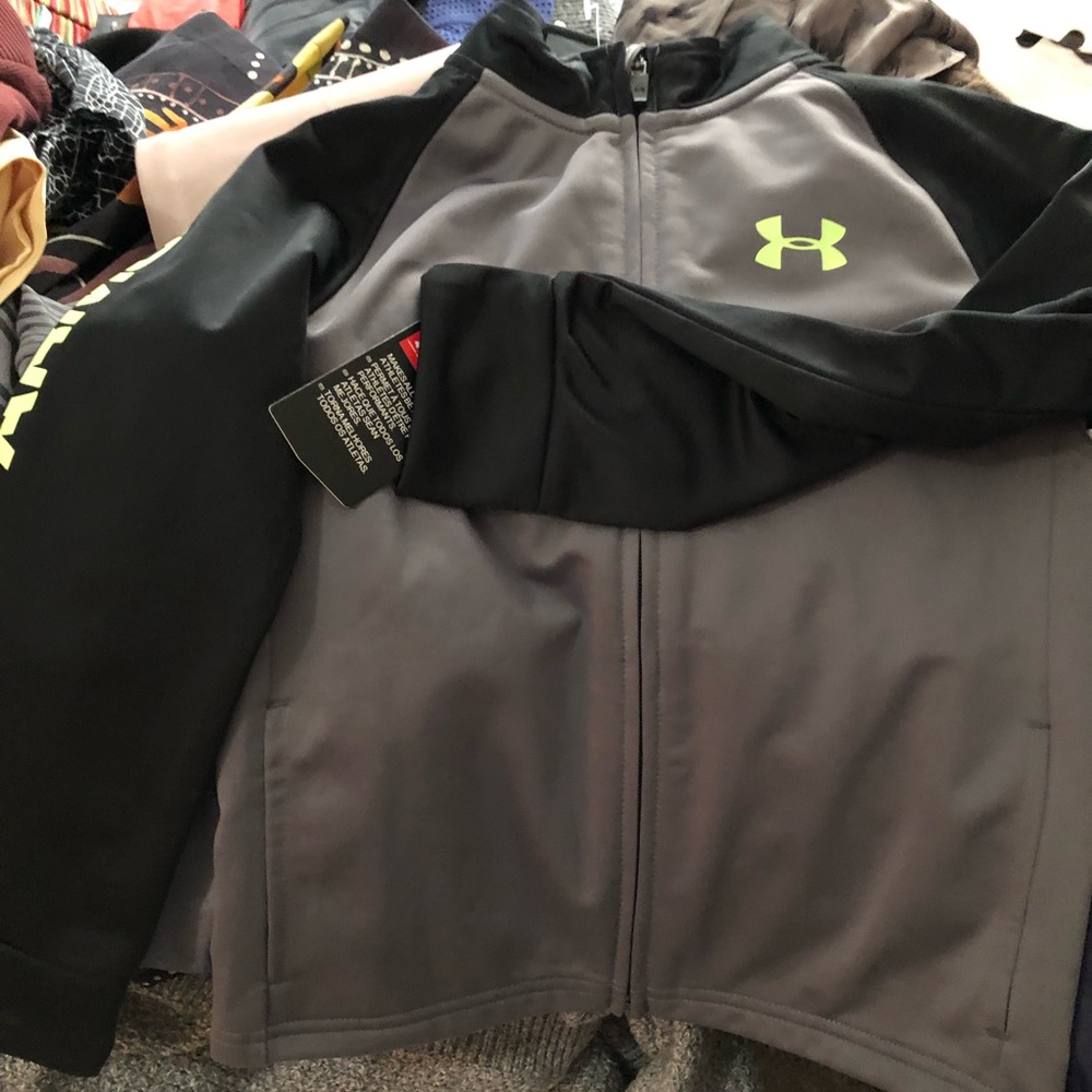 UnderArmour boys brand new jacket w hood